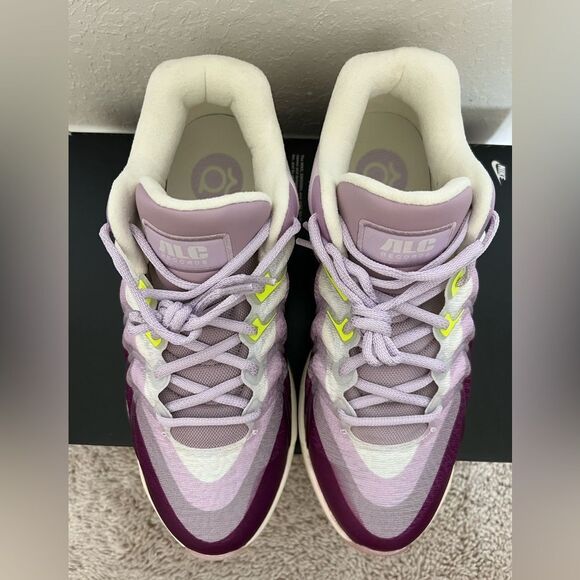 Athletic_Shoes